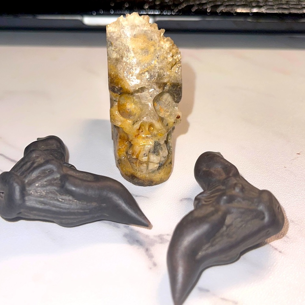 Quartz Skull Hand-Carved - Picture 3 of 9